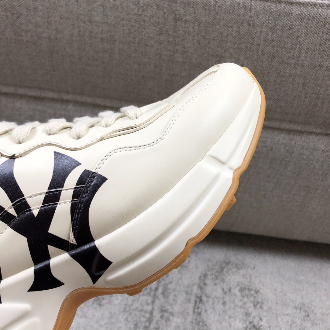 Gucci Pops This collection has a lot of flora and fauna elements Original material