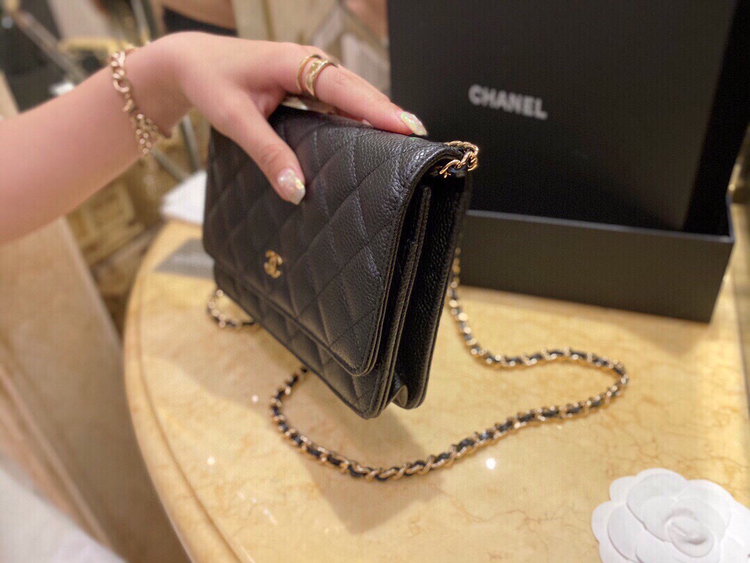 CHANEL 𝑾𝒐𝒄 Fat Choi bag (pressed version) leather black ox gold