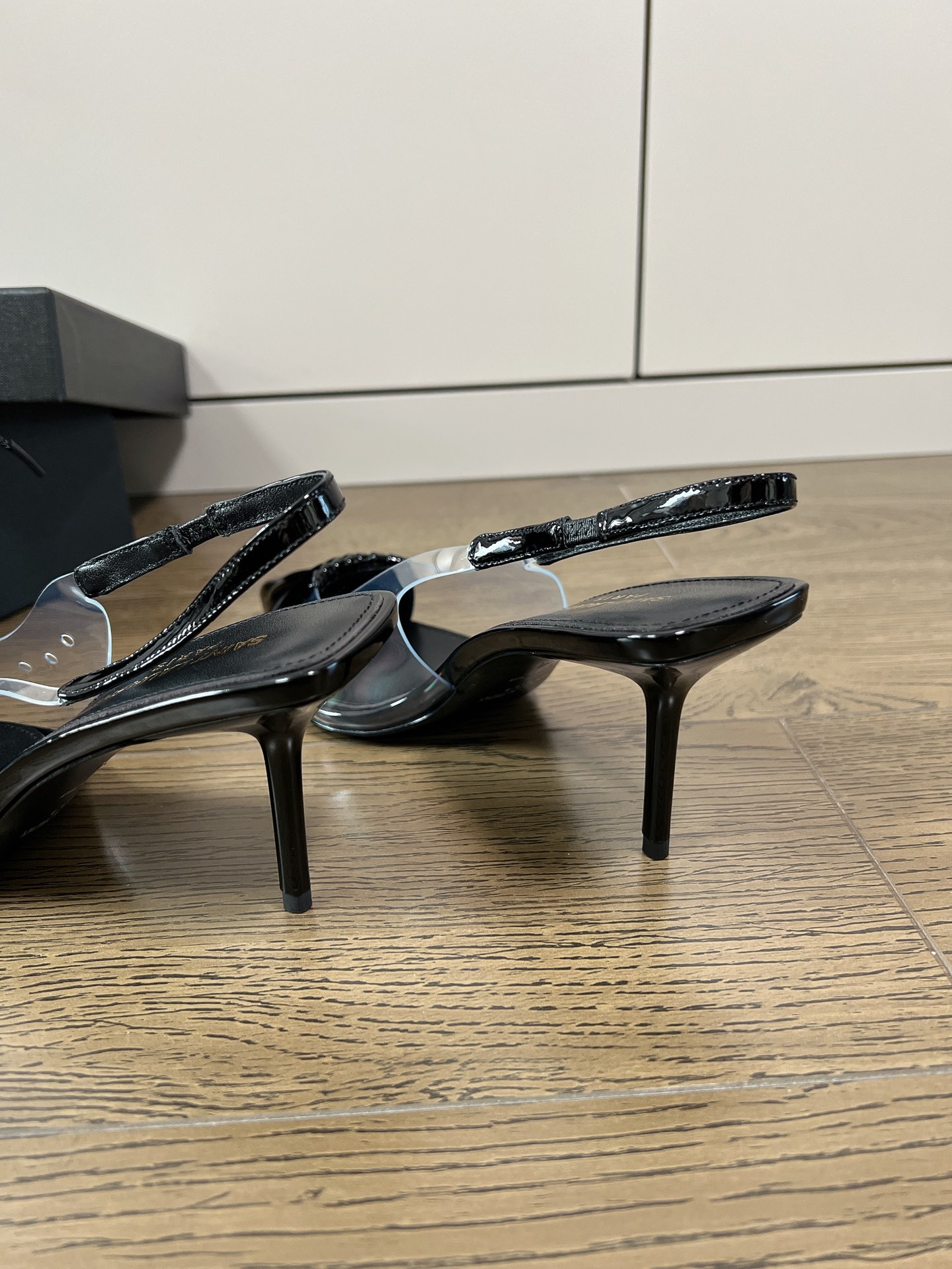 𝙎𝙖𝙞𝙣𝙩 𝙇𝙖𝙪𝙧𝙚𝙣𝙩 | 𝟐𝟎𝟐𝟐/𝐒𝐒 𝐧𝐞𝐰 YSL｜Runway models Saint Laurent high heels pvc film with patent leather pleated design