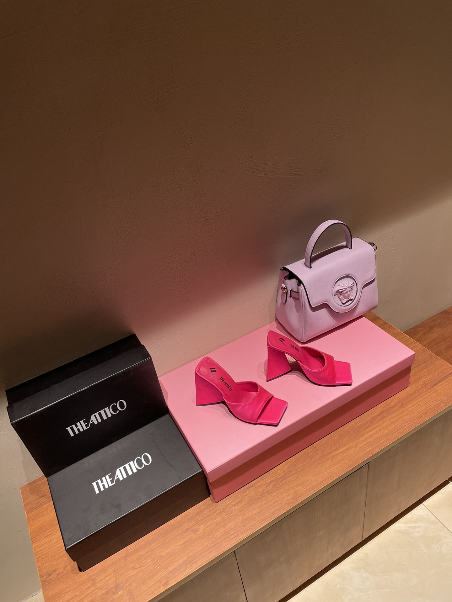 TheAttico | 𝟐𝟎𝟐𝟐𝟐/𝐒𝐒 𝐧𝐞𝐰 Spring/Summer 2021 collection The Attico personality triangle heel high heel sandals