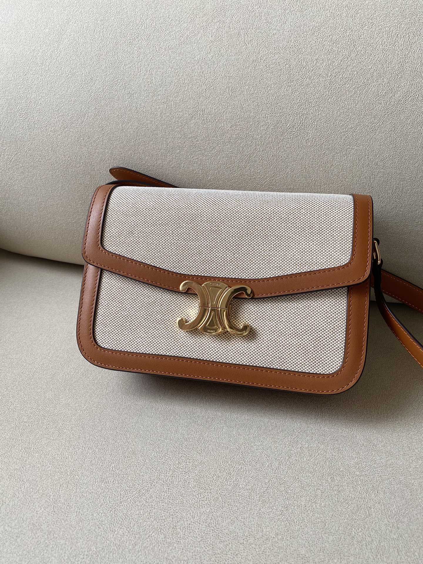 𝐂𝐞𝐥𝐢𝐧𝐞 Triomphe Medium 22.5cm