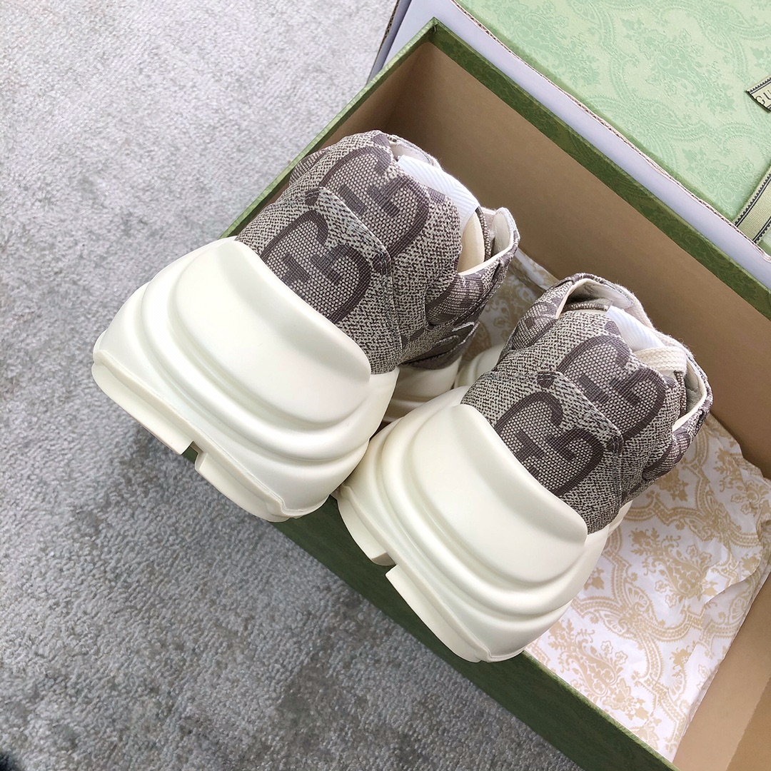 Gucci Pops This collection has a lot of flora and fauna elements Original material