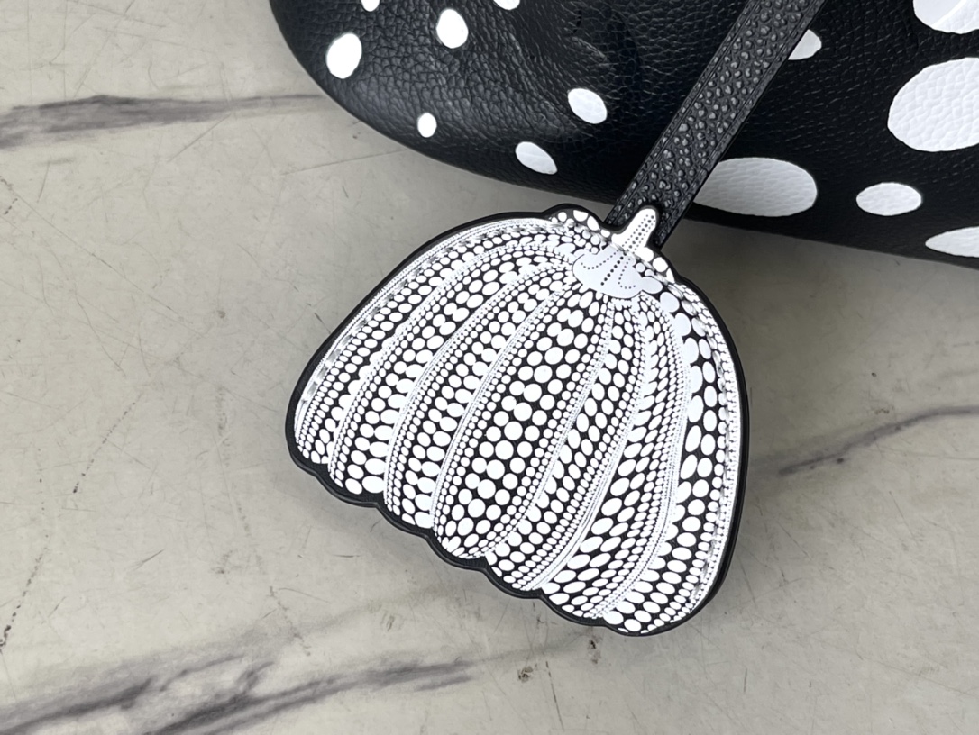 𝐋𝐎𝐔𝐈𝐒 𝐕𝐔𝐈𝐓𝐓𝐎𝐍    M46390