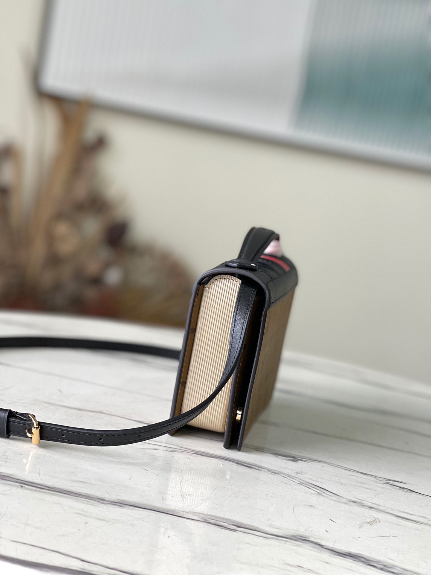 𝐋𝐎𝐔𝐈𝐒 𝐕𝐔𝐈𝐓𝐓𝐎𝐍   M81830