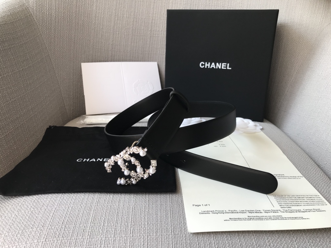 𝗖𝗛𝗔𝗡𝗘𝗟 Imported calfskin belt