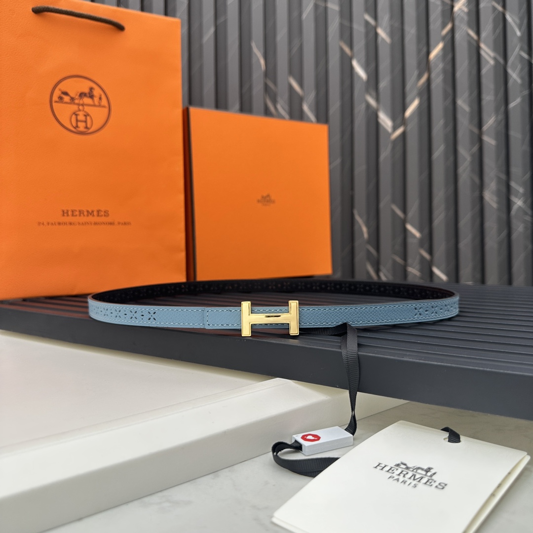 Reversible belt in Hermes Swift and perforated Epsom calfskin