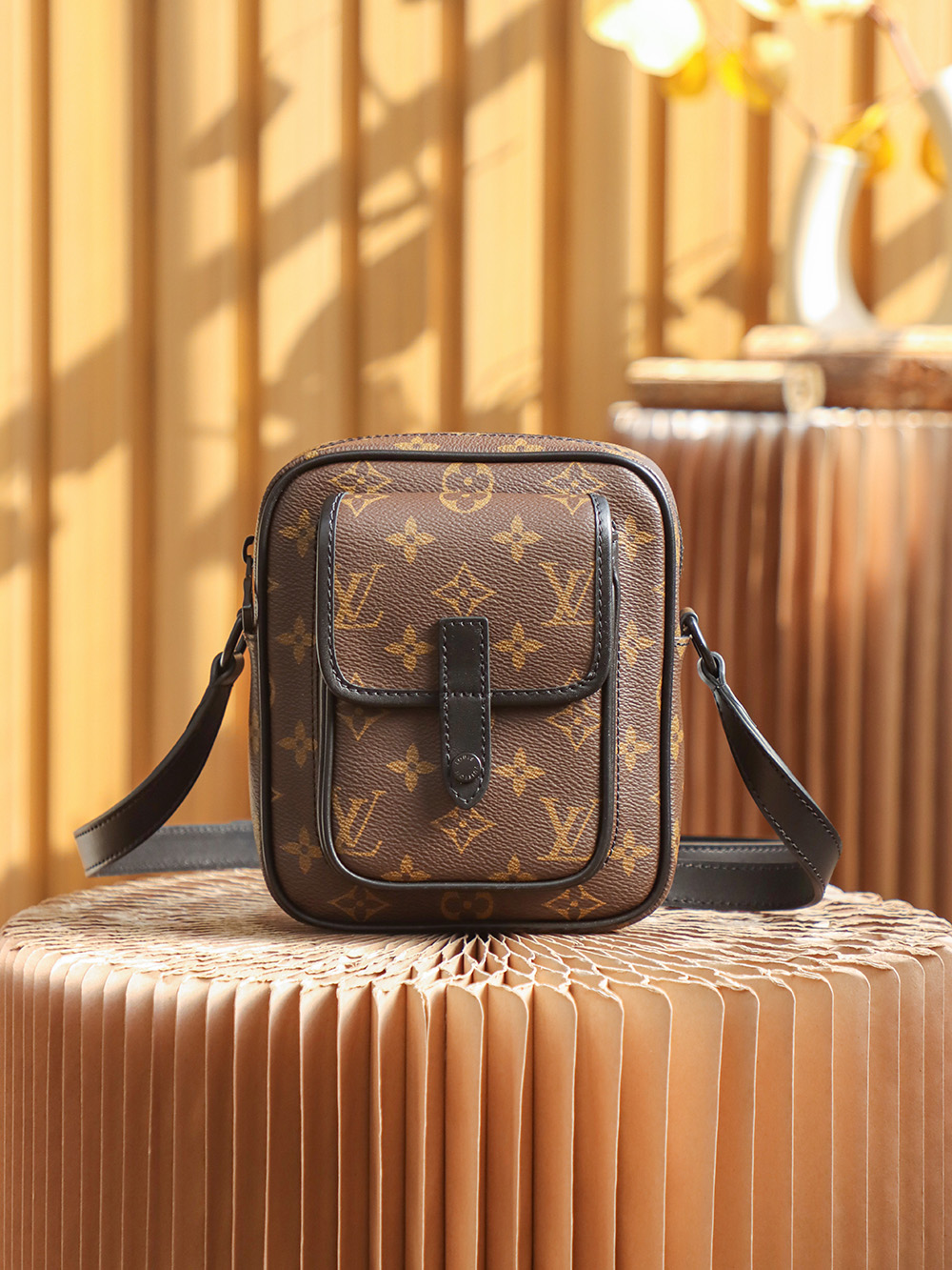 Louis Vuitton 𝐂𝐇𝐑𝐈𝐒𝐓𝐎𝐏𝐇𝐄𝐑 camera bag M69404