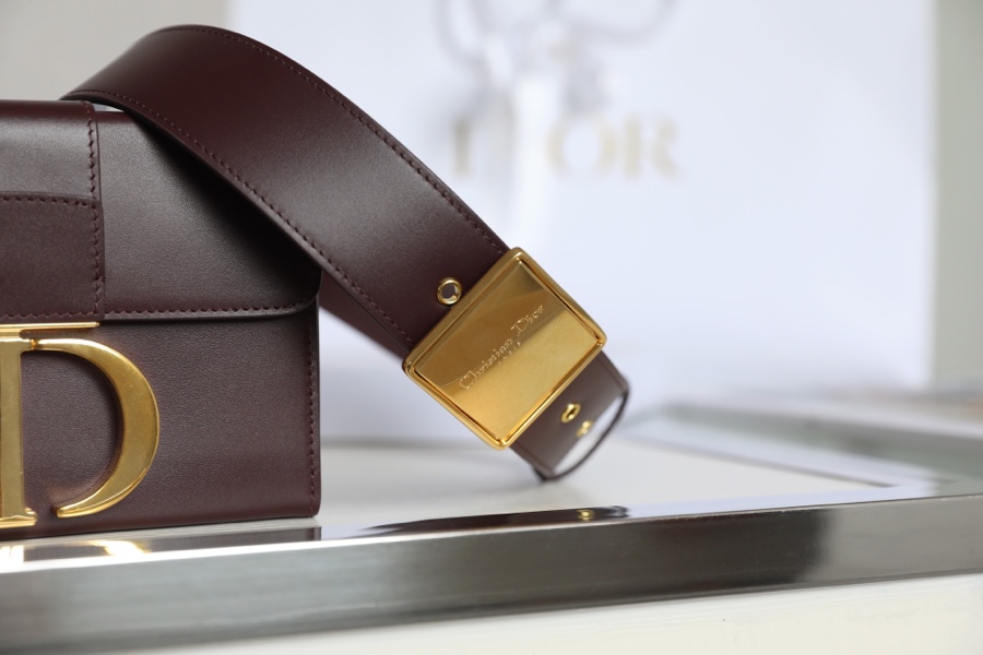 Montaigne Wine Red 𝙢𝙞𝙣𝙞 Box Bag