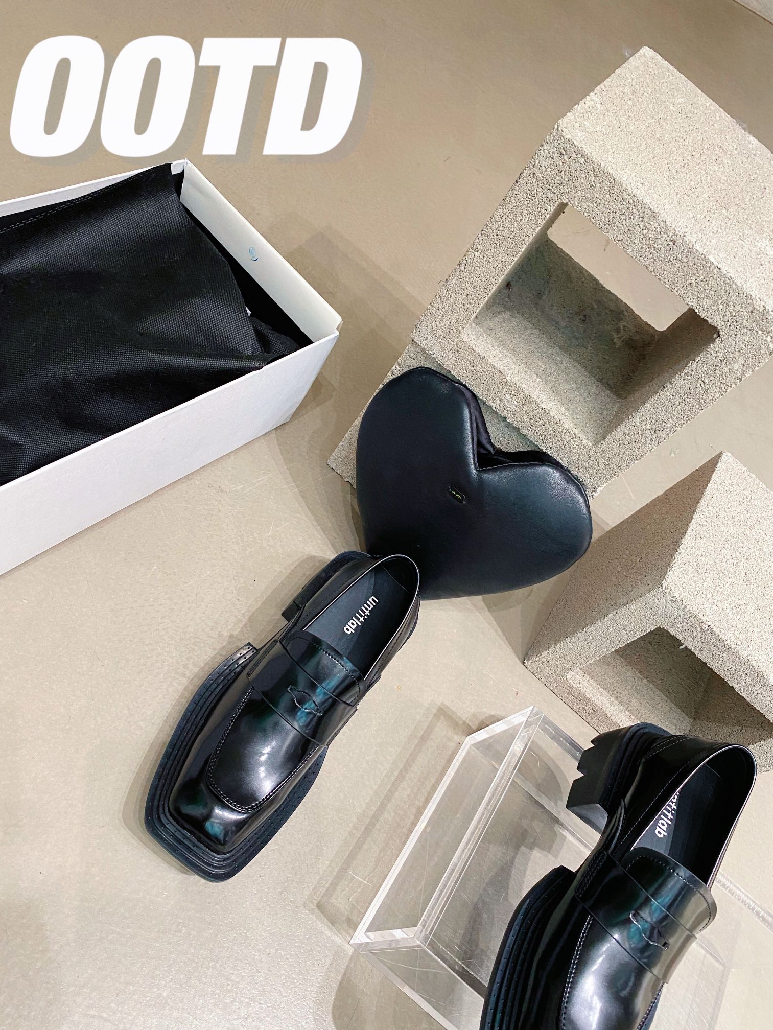 Untitlab 𝟐𝟎𝟐𝟏/𝐒𝐒 𝐧𝐞𝐰 Niche Louboutins Customized cowhide upper Sheepskin lining