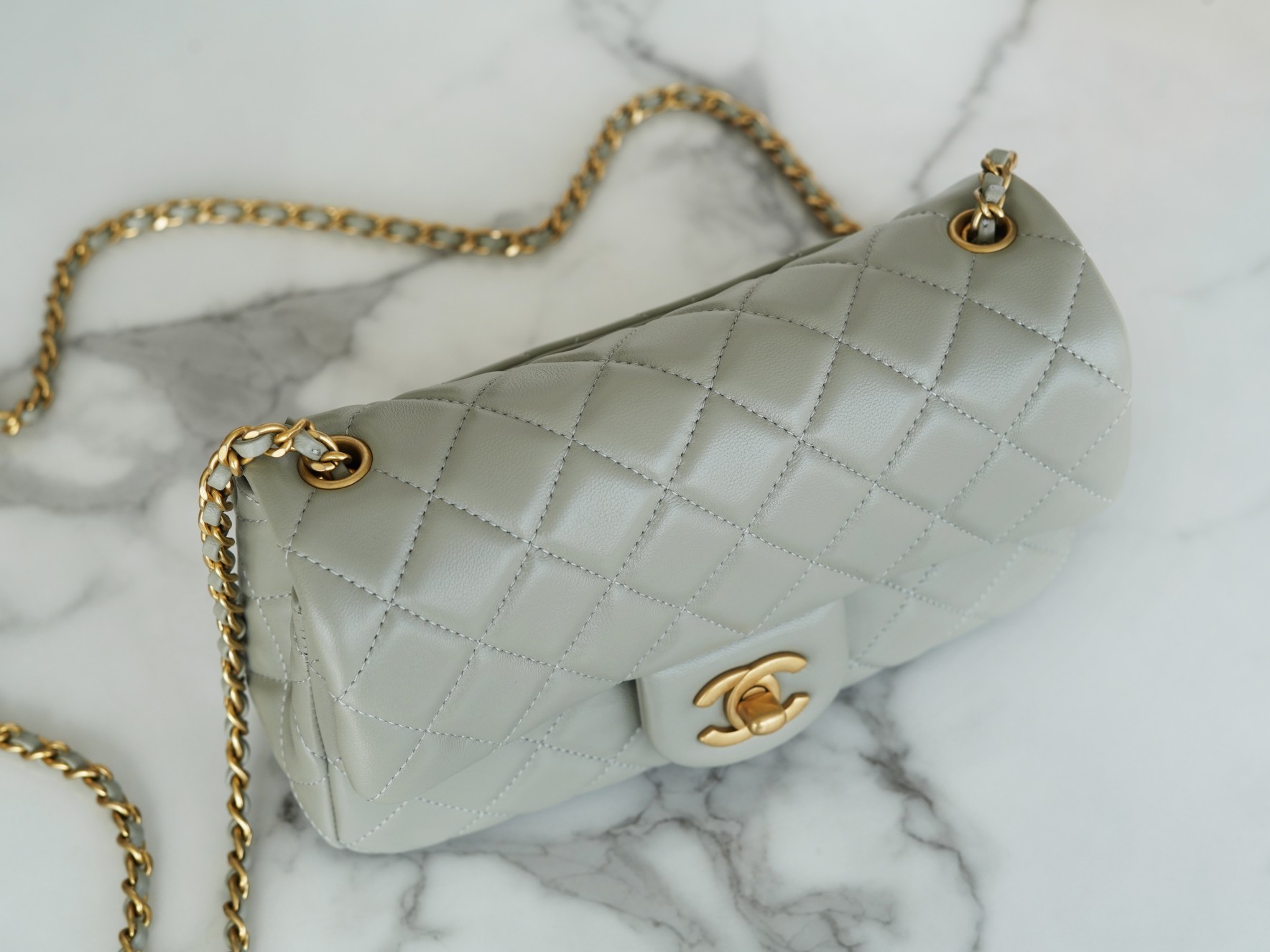 𝗖𝗛𝗔𝗘𝗡𝗟✦ 𝟮𝟮🅲Spring and Summer Metal Ball Big Mini Gray Green