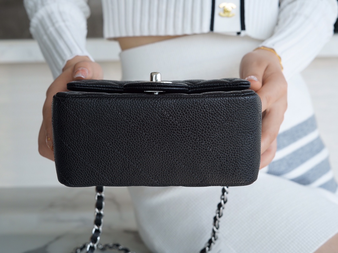 𝐂𝐇𝐀𝐍𝐄𝐋 Classic Flap France 𝐇𝐚𝐚𝐬Original Lychee Pattern🐂 Classic Flap Bag Fang Fatty🔆Black Silver🖤