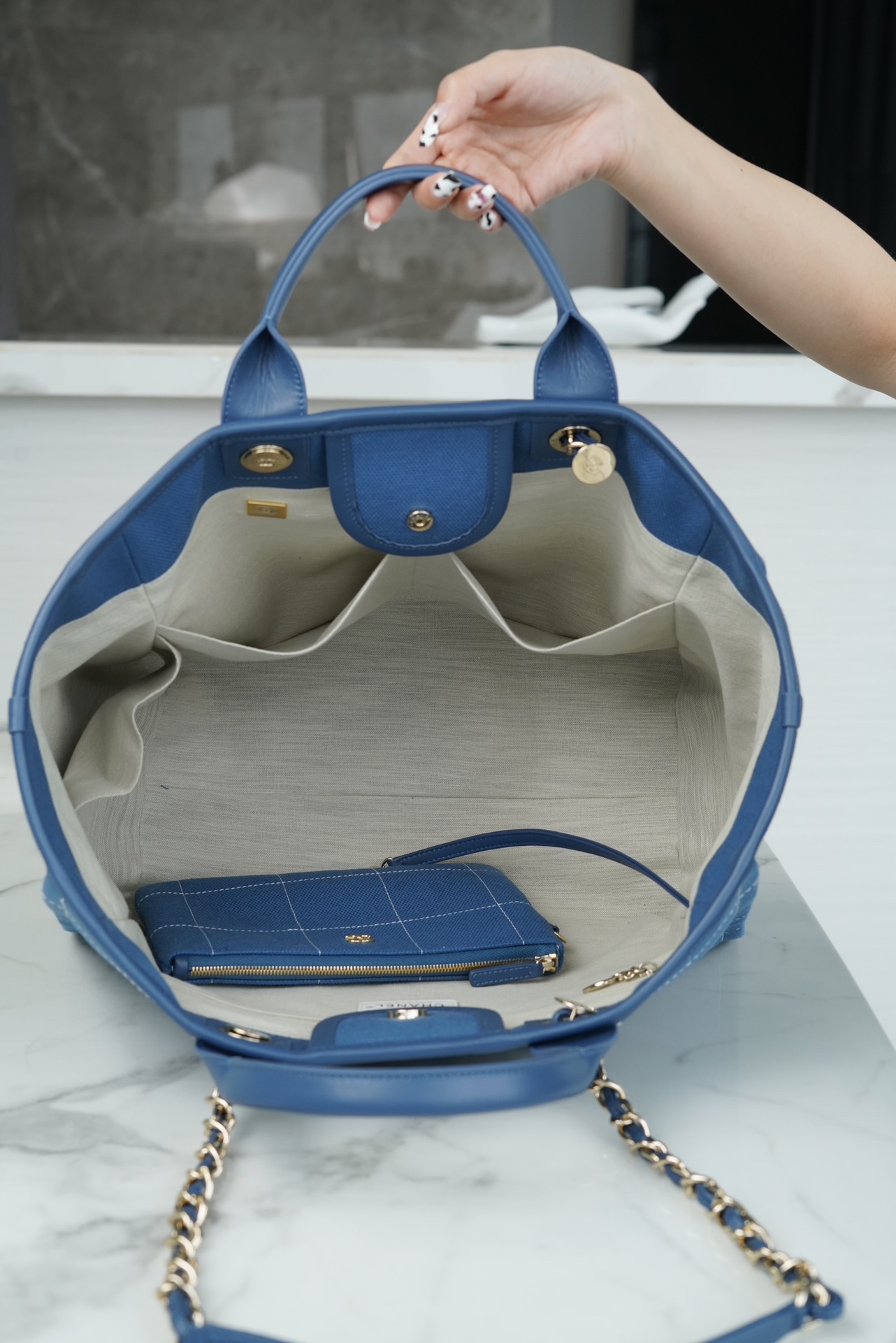 𝐂𝐇𝐀𝐍𝐄𝐋 23P Maxi Shopping Bag Blue🦋