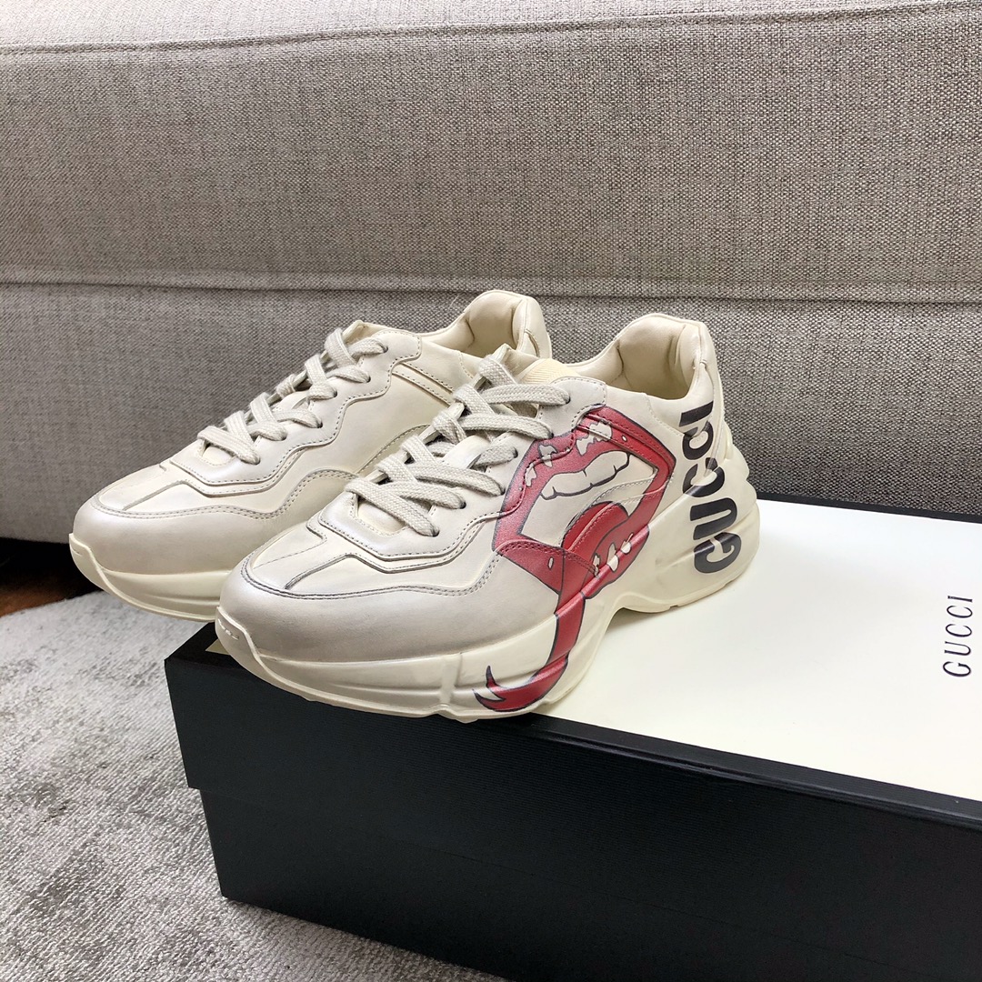 Gucci Pops This collection has a lot of flora and fauna elements Original material