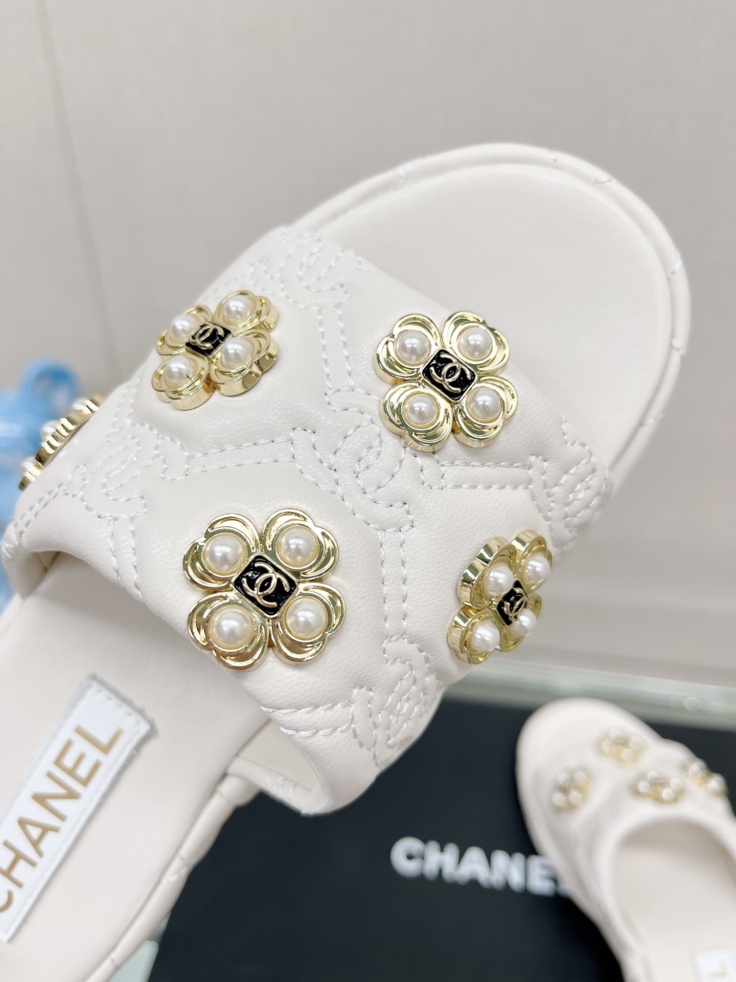 CHANEL water table thick bottom pearl flower slippers original rubber sole