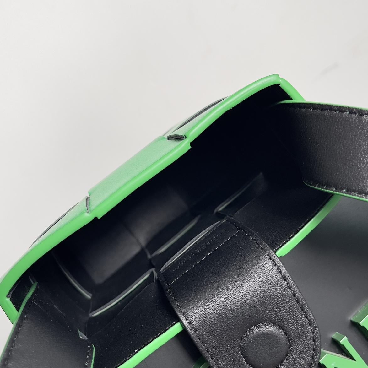 Bottega Veneta BV Mobile Phone Bag Parrot Green/Black #729298