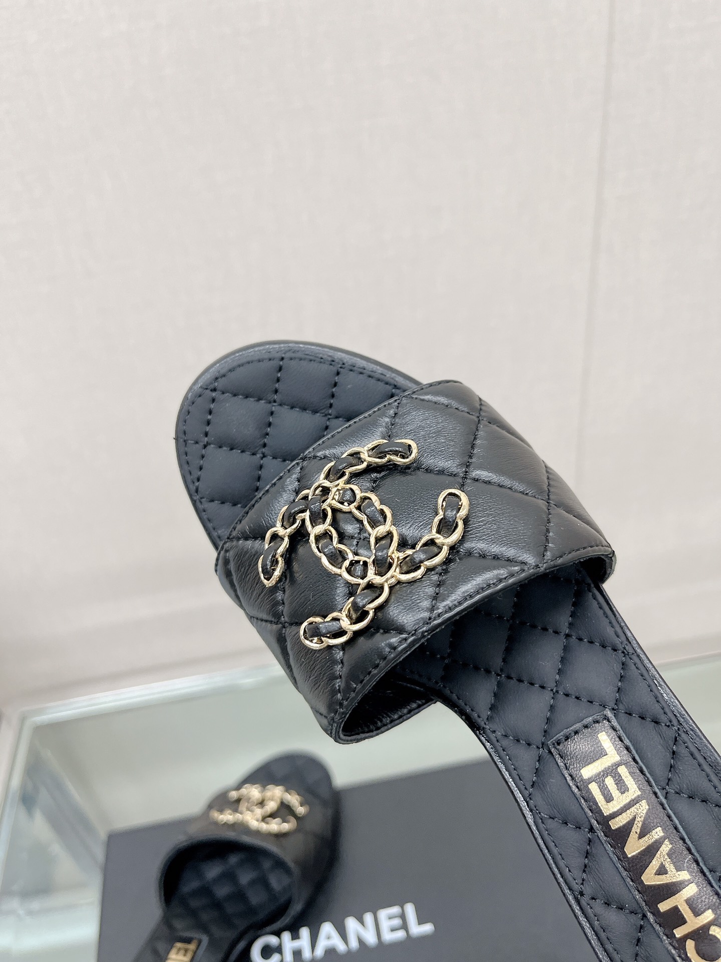 CHANEL 23Ss new diamond check chain double C buckle metal heel slippers sheepskin lining