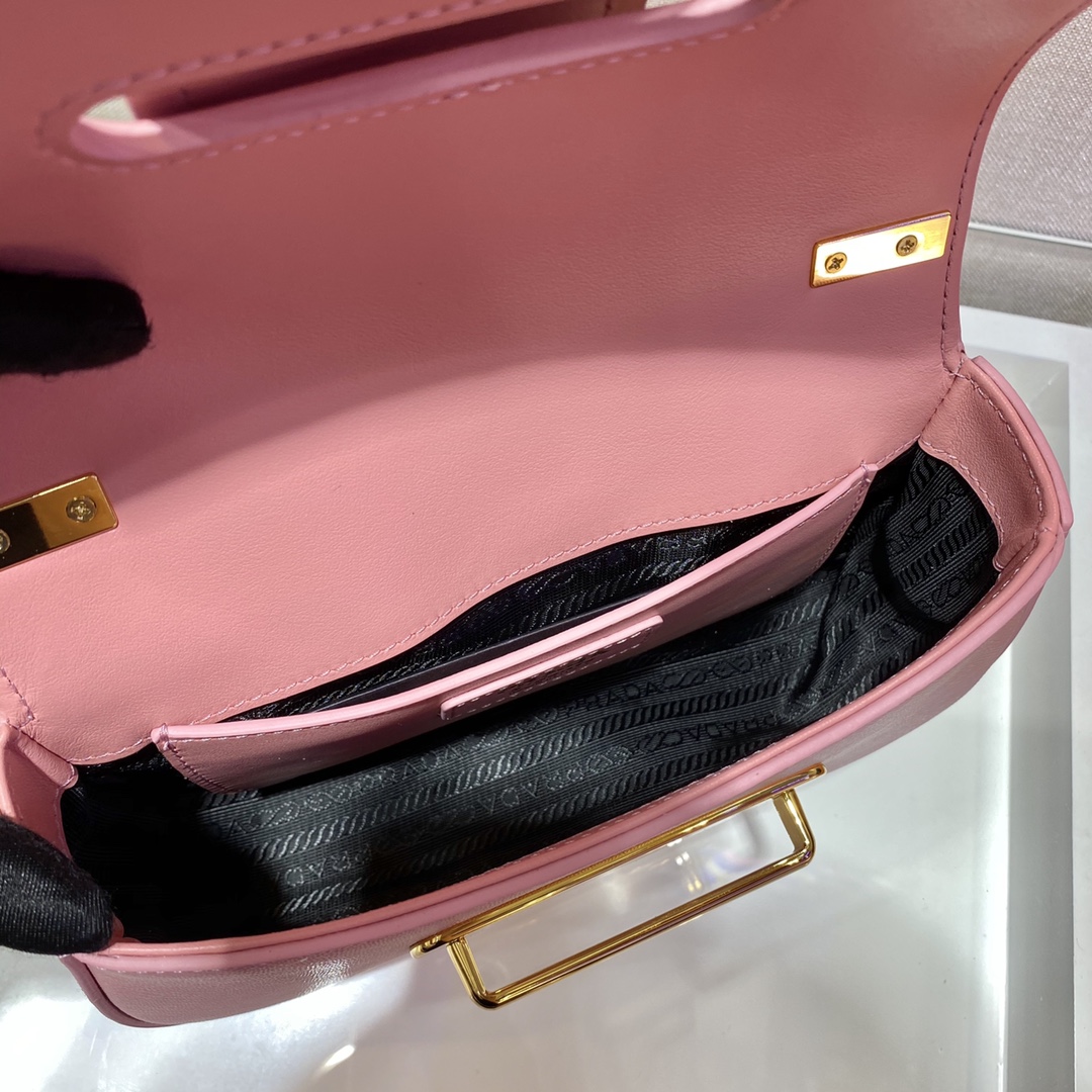 𝐏𝐑𝐀𝐃𝐀 Sidonie Saffiano leather handbag