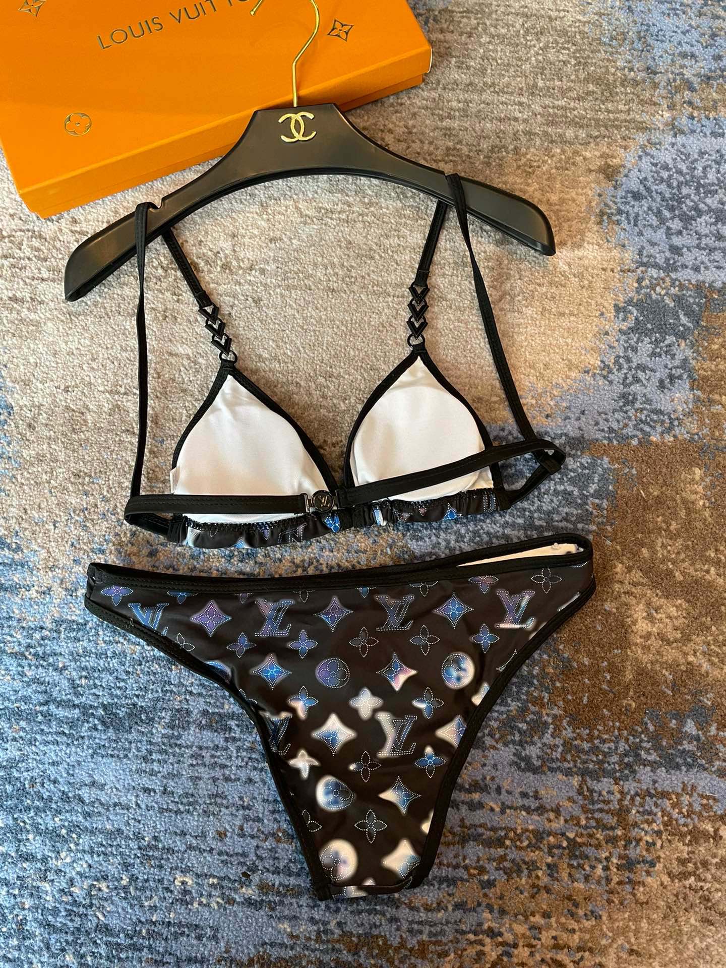 Louis Vuitton laser font ➕ chain ⛓️ swimsuit