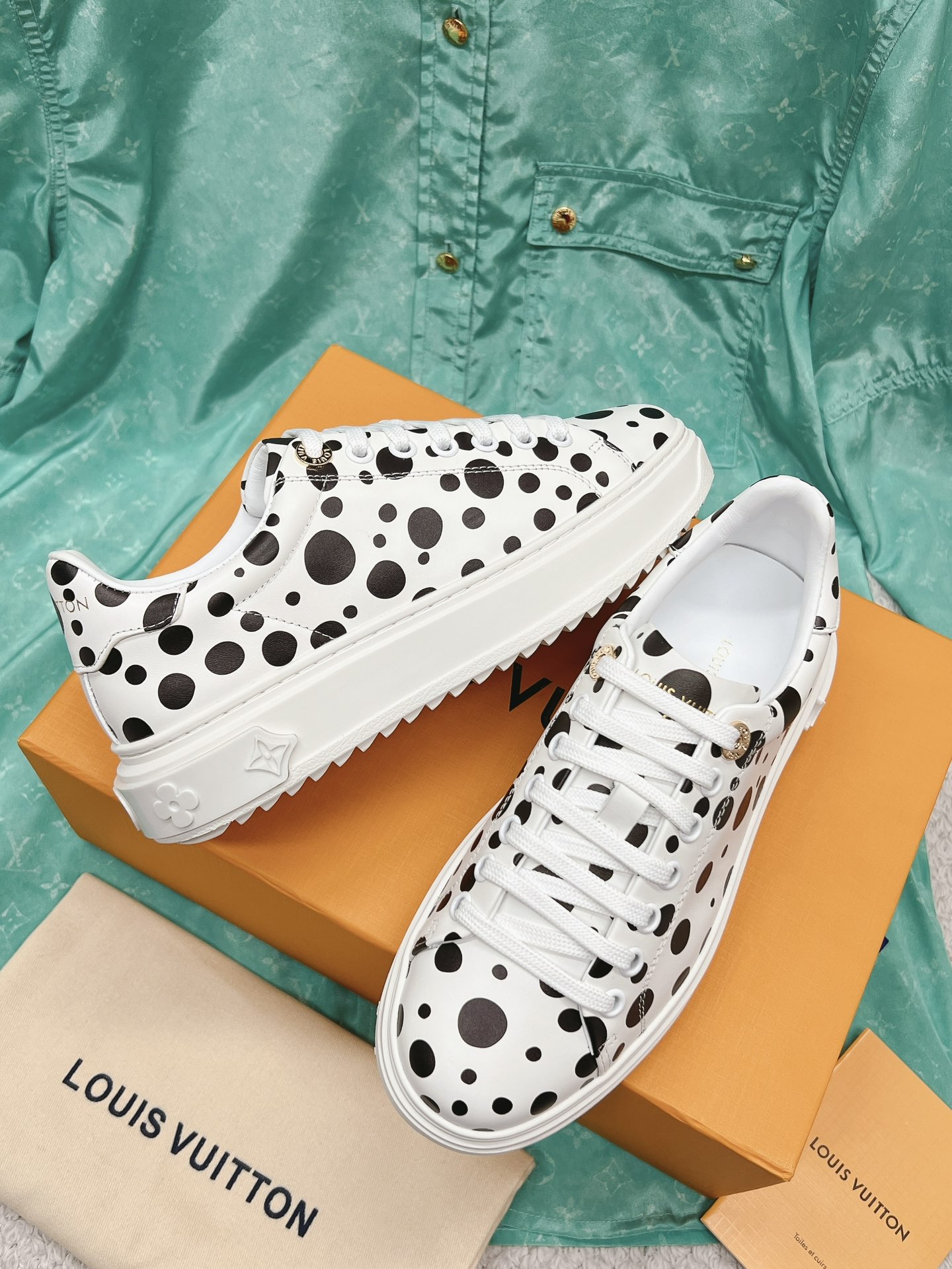 Louis Vuitton x Yayoi Kusama cooperation model classic white shoes 𝐓𝐢𝐦𝐞 𝐨𝐮𝐭 wave point sneakers