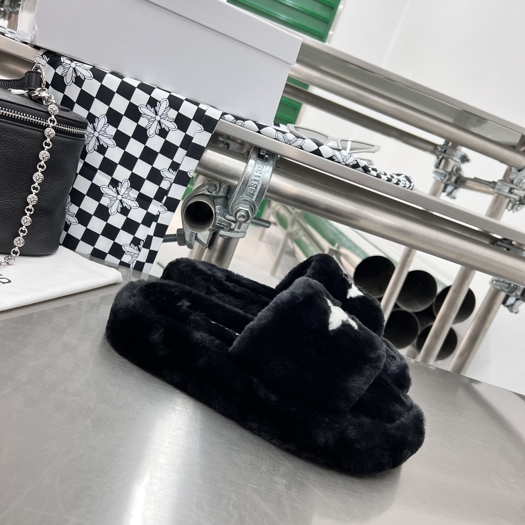 𝐒𝐌𝐅𝐊｜𝟐𝟎𝟐𝟐/𝐒𝐒 𝐧𝐞𝐰 Thick sole woolen slippers Sheepskin padded feet logo clearly visible Customized rubber non-slip outsole