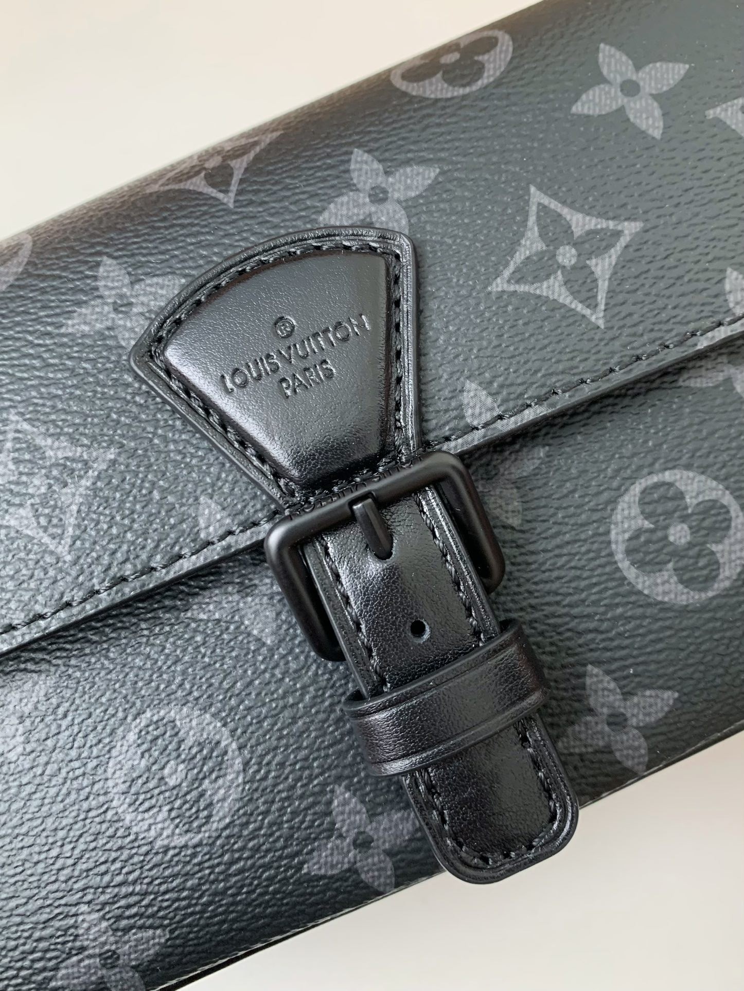 Louis Vuitton New season Montsouris Mini Bag M83567 Size：22*12*6cm