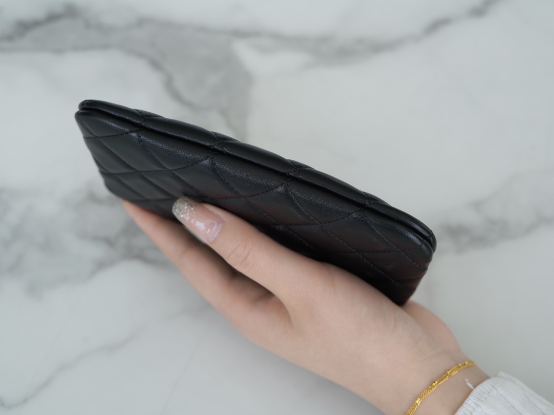 𝗖𝗛𝗔𝗘𝗡𝗟✦ Channel custom lambskin 🐏 Classic mini zipper carry-on bag black gold 🐑