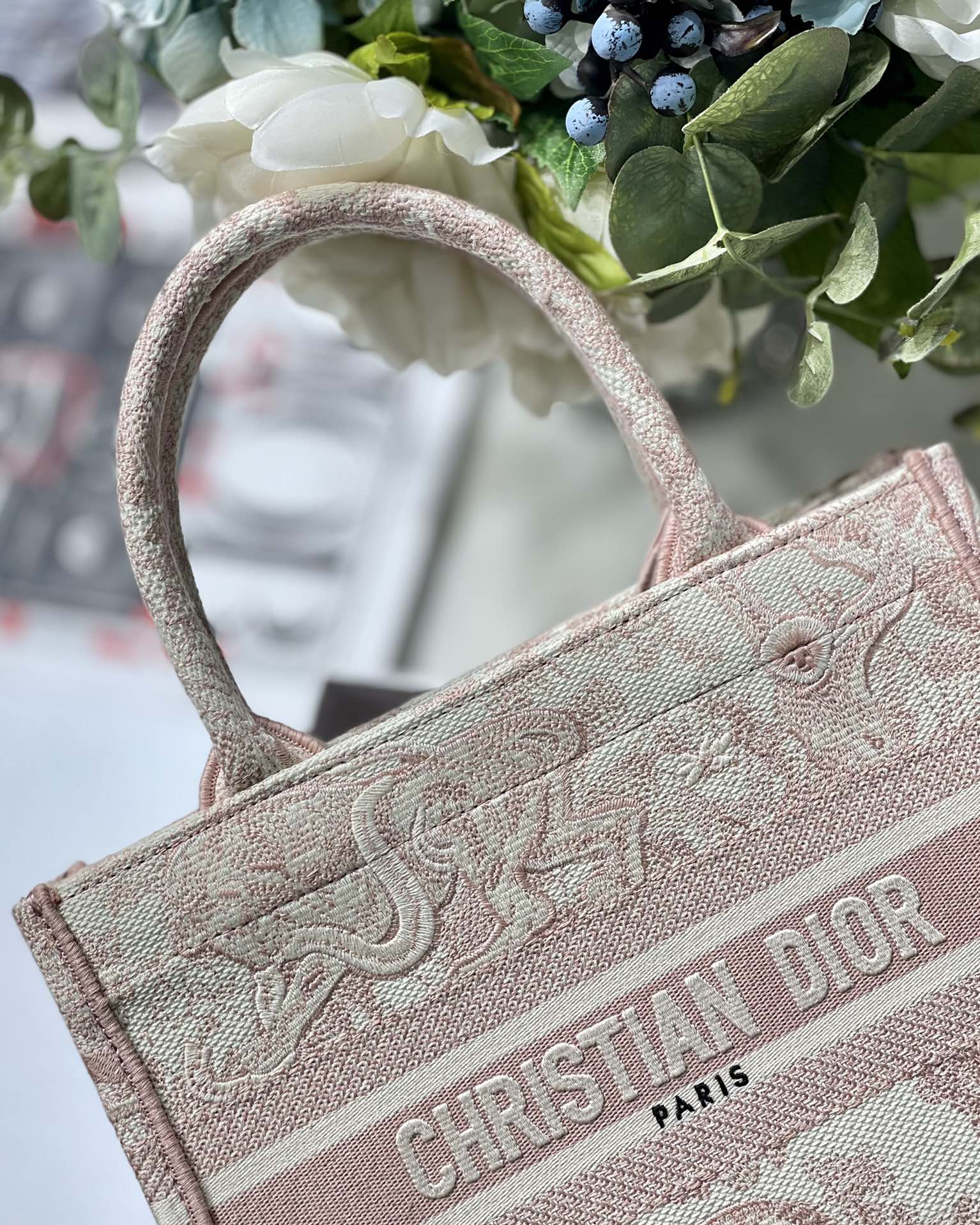 DIOR TOTE Pink tiger embroidery