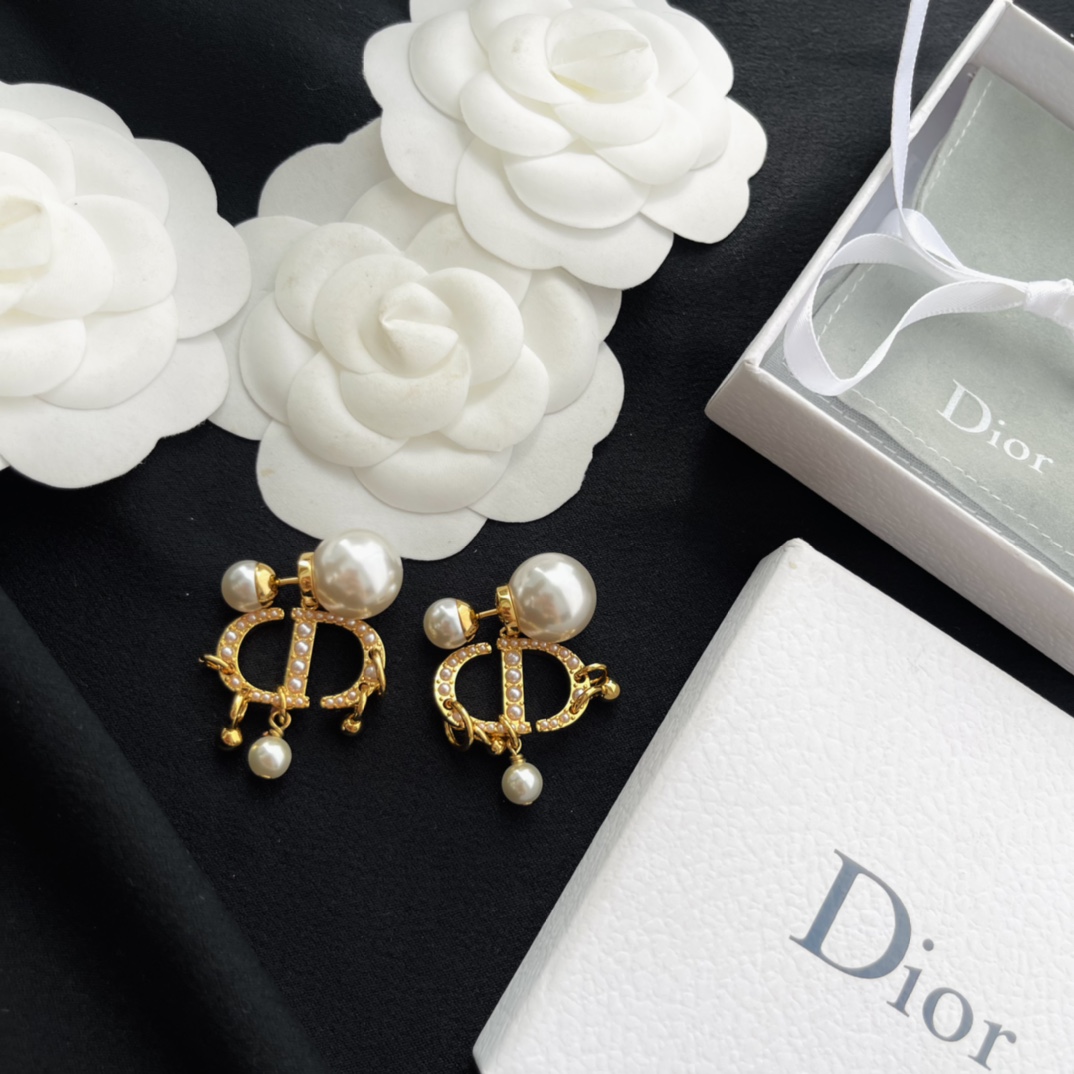 Dior new CD size pearl earrings