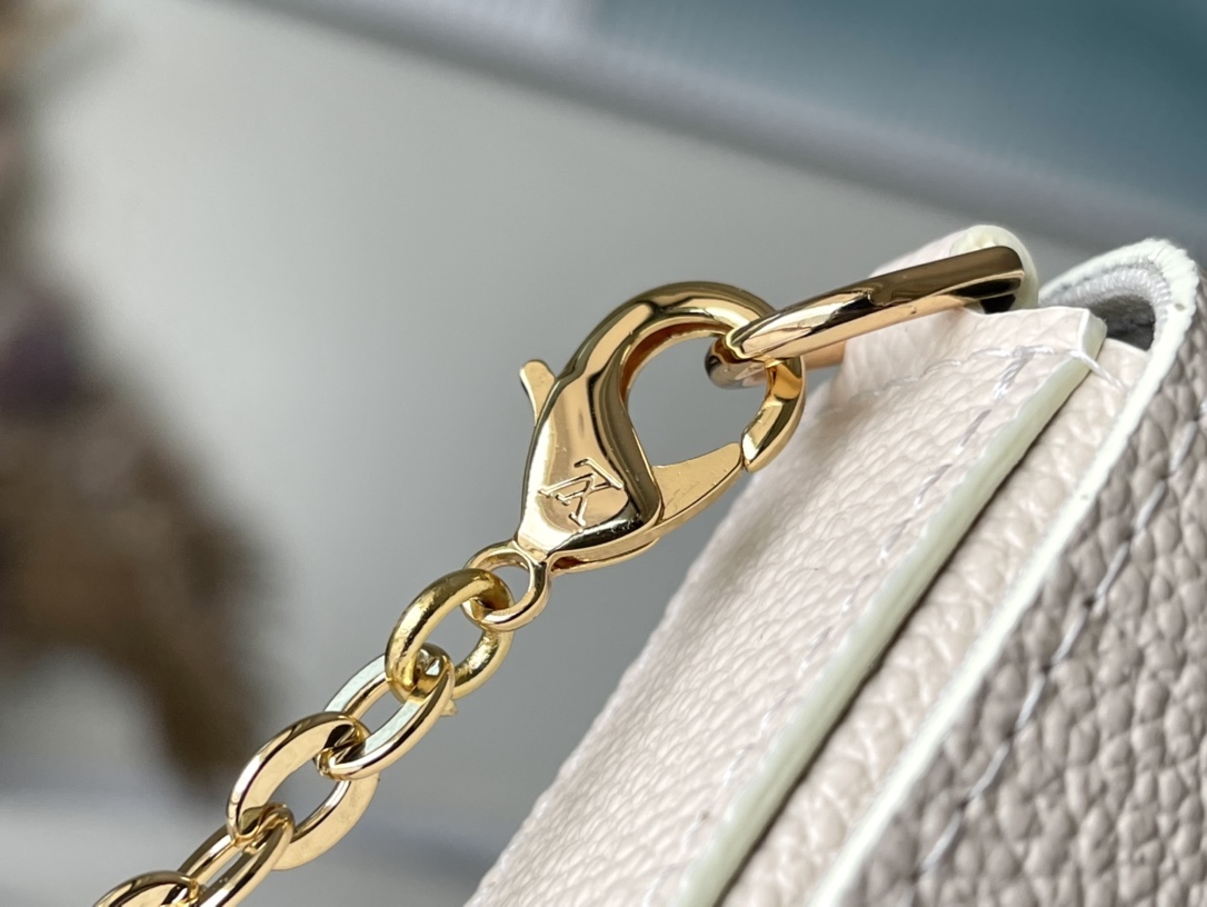 𝐋𝐎𝐔𝐈𝐒 𝐕𝐔𝐈𝐓𝐓𝐎𝐍    M82047