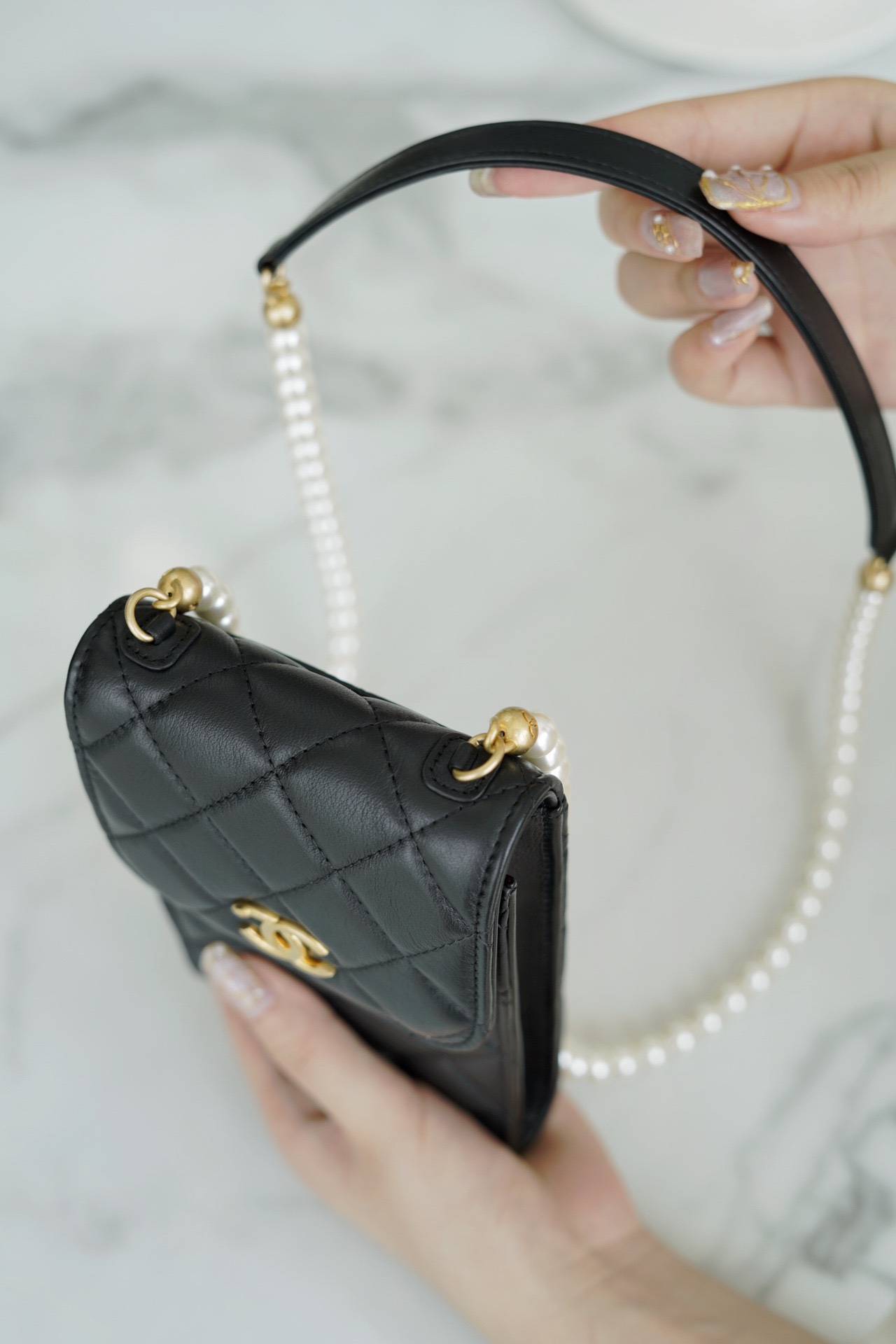 𝗖𝗛𝗔𝗘𝗡𝗟✦2021 𝗦𝘀 New for spring and summer Artificial pearls and calfskin body Pearl phone bag