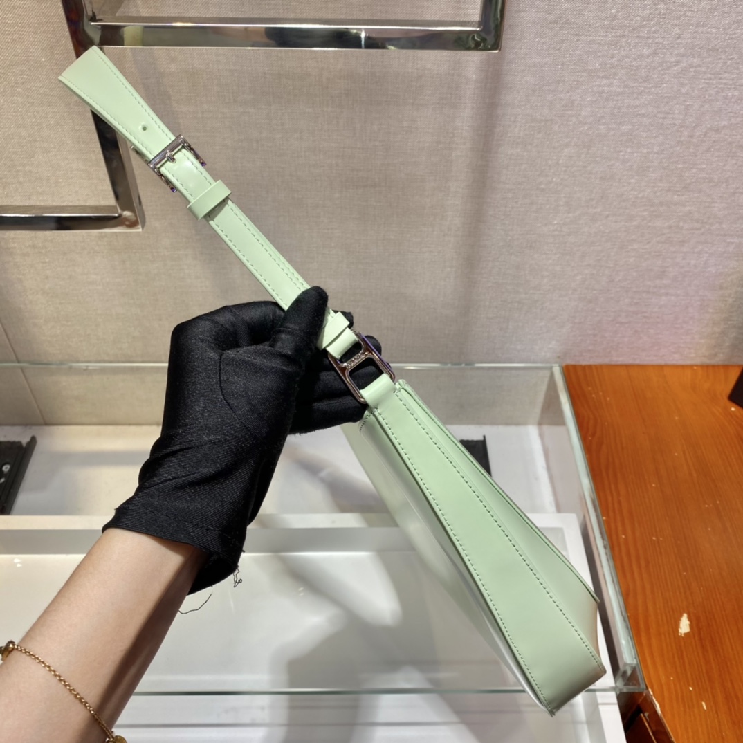 𝐏𝐑𝐀𝐃𝐀  Large Double Shoulder Strap Underarm Bag