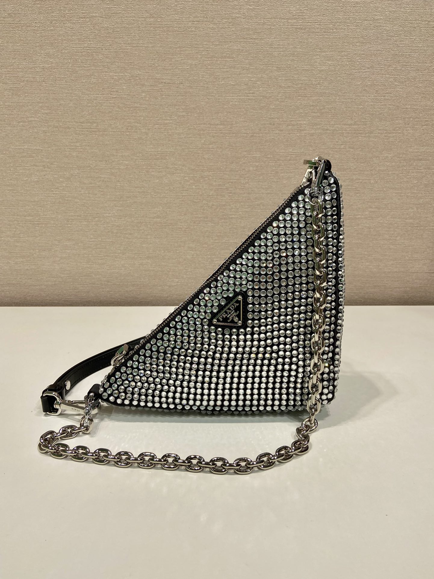 𝐏𝐑𝐀𝐃𝐀 Triangle bag with glitter diamonds 1BH190