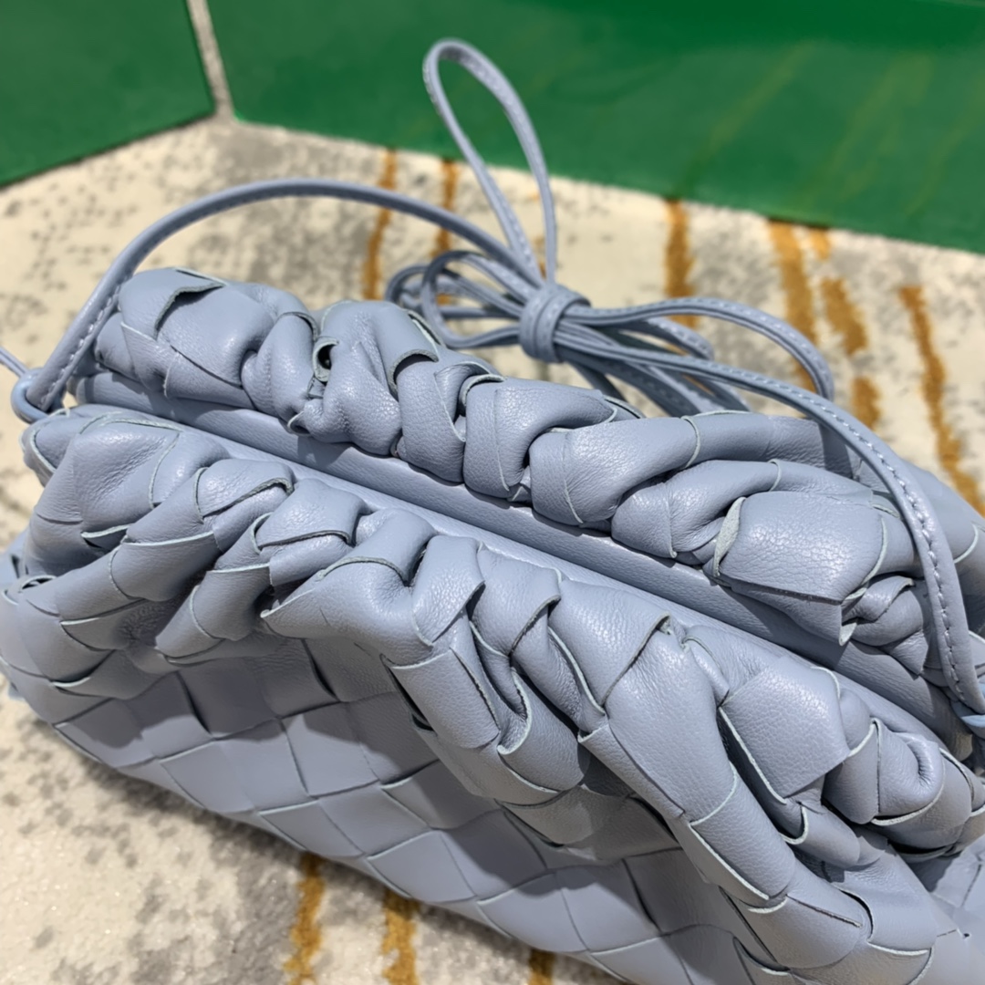 Bottega Veneta  THE MINI POUCH  #585852