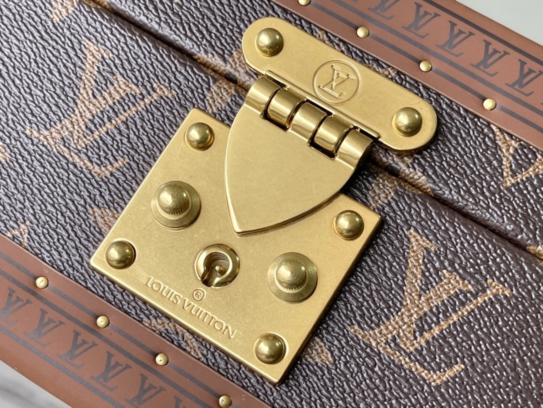 𝐋𝐎𝐔𝐈𝐒 𝐕𝐔𝐈𝐓𝐓𝐎𝐍   M47641