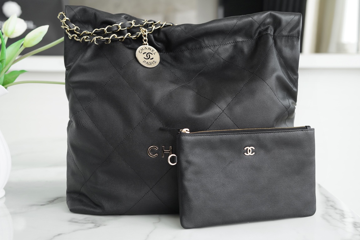 𝗖𝗛𝗔𝗘𝗡𝗟✦ 𝟐𝟐𝗣Spring/Summer New 𝟐𝟐Handbag Black Gold Caviar