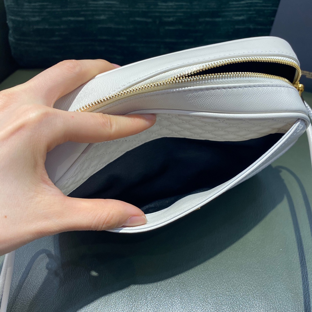 AINT LAURENT 𝙇𝙤𝙪 𝙇𝙤𝙪  #640990.JD