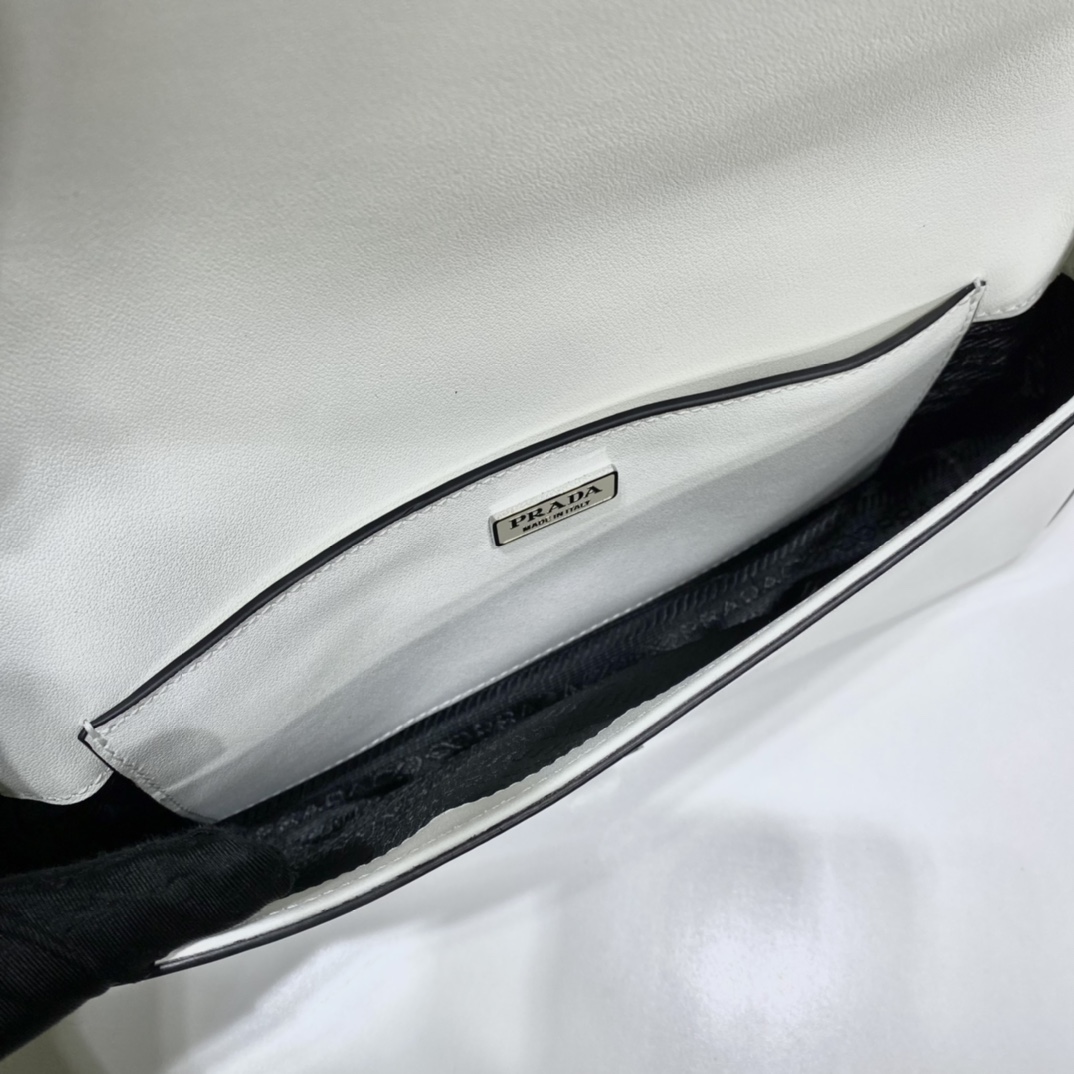 𝐏𝐑𝐀𝐃𝐀 New Model 1BD323