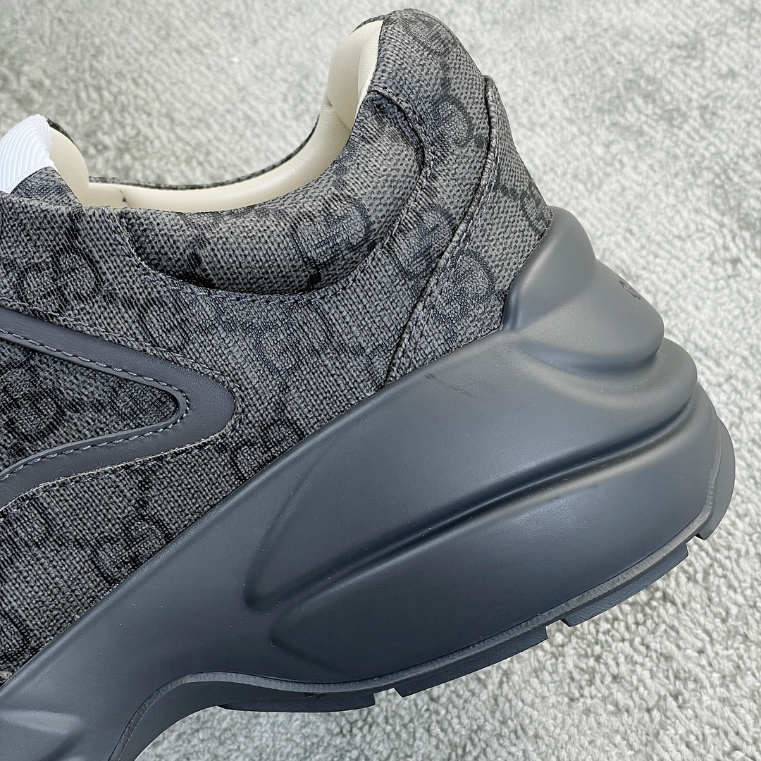 Gucci Pops This collection has a lot of flora and fauna elements Original material