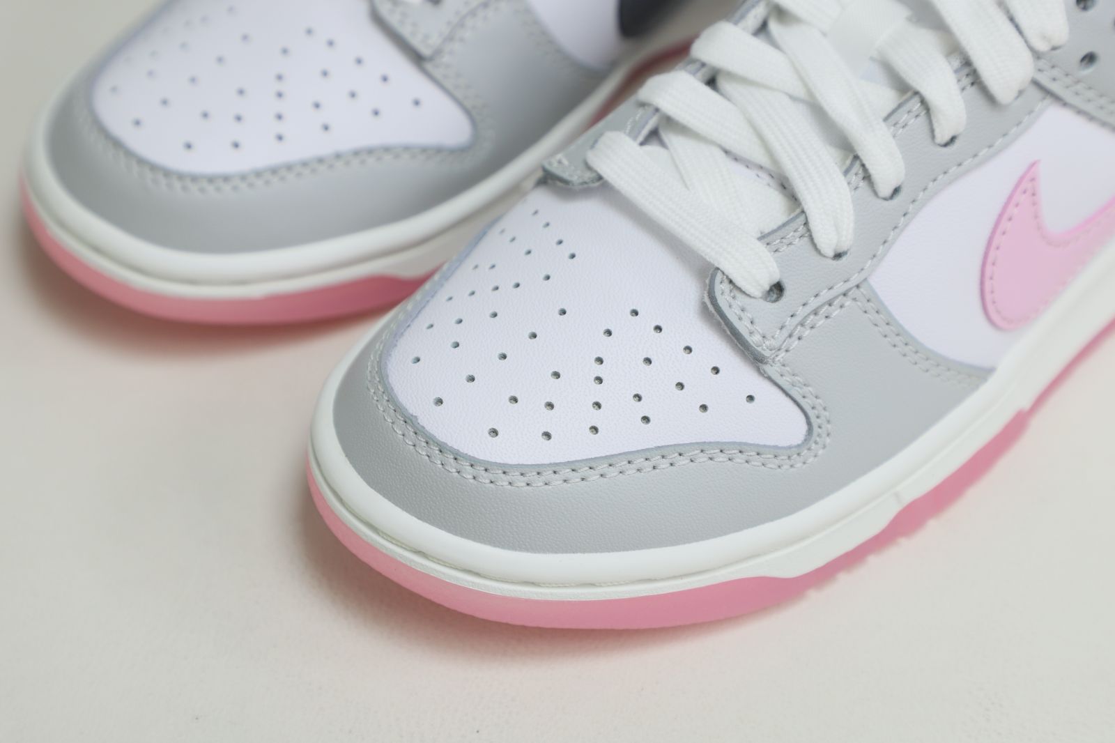Nike Dunk Low SummitWhite and Pink Foam