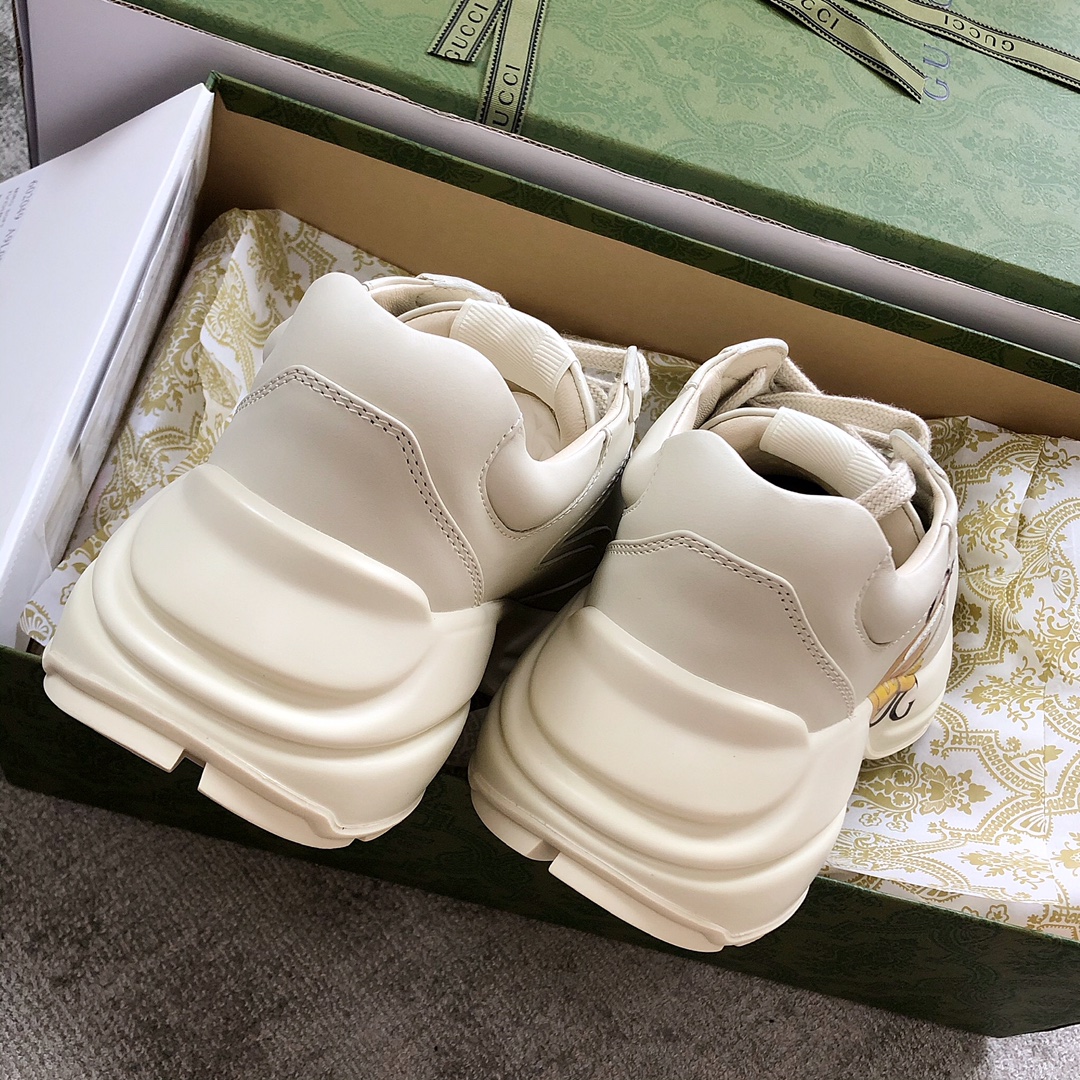 Gucci Pops This collection has a lot of flora and fauna elements Original material