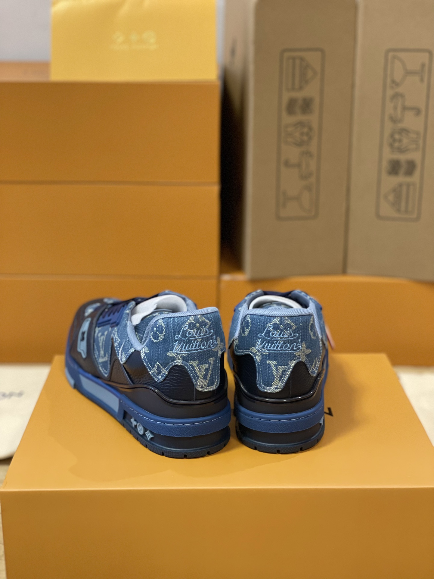 Louis Vuitton couple models DIY buckle sneakers sneakers