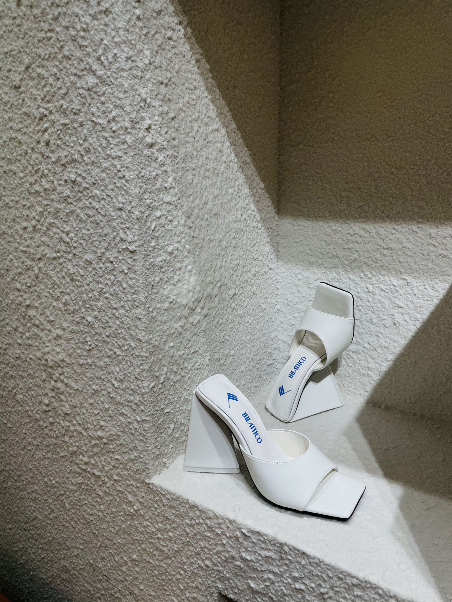 THE ATTICO | 𝟐𝟎𝟐𝟏/𝐒𝐒 𝐧𝐞𝐰 The attico triangle heel sandals lined with sheepskin leather genuine leather outsole