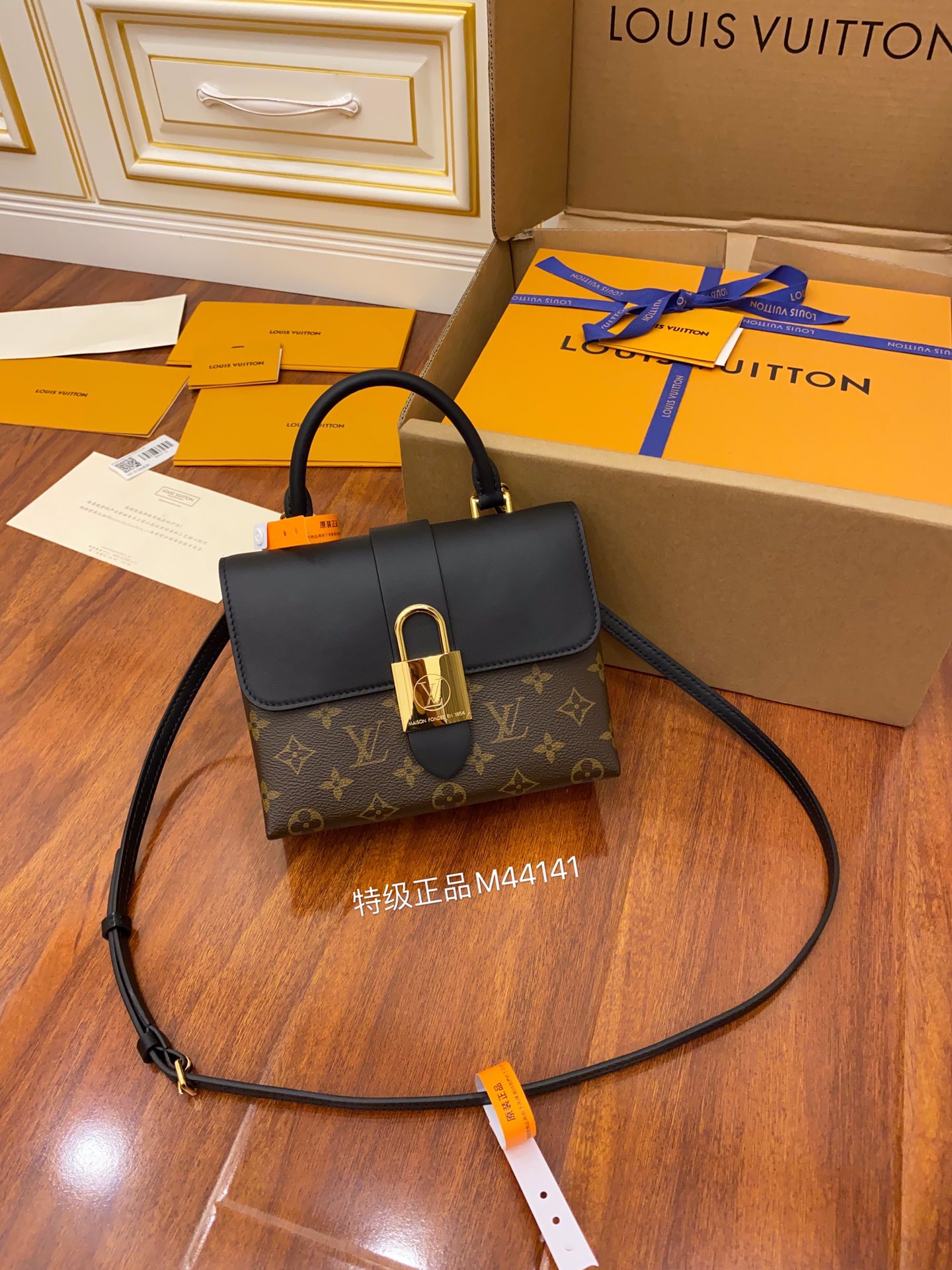 Louis Vuitton M44141