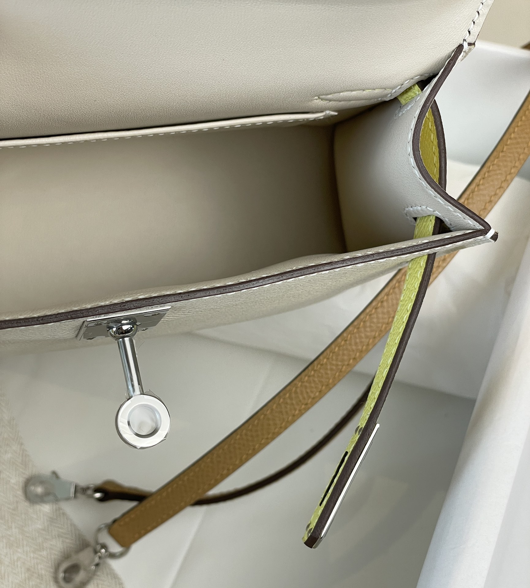 mini Kelly 2nd Generation Limited Edition Three Little Cute Milkshake White Chicken Yellow Sesame Color