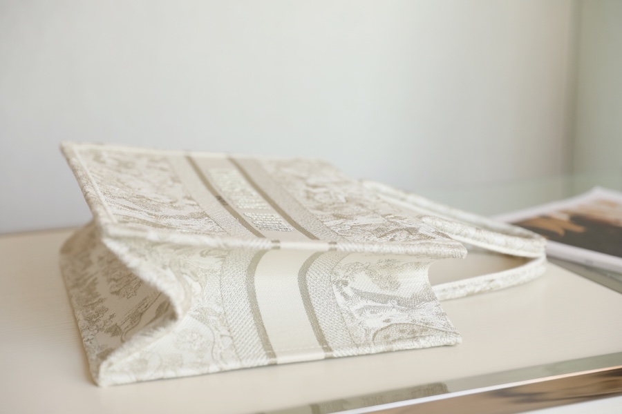 DIOR TOTE Metallic Wire Tiger