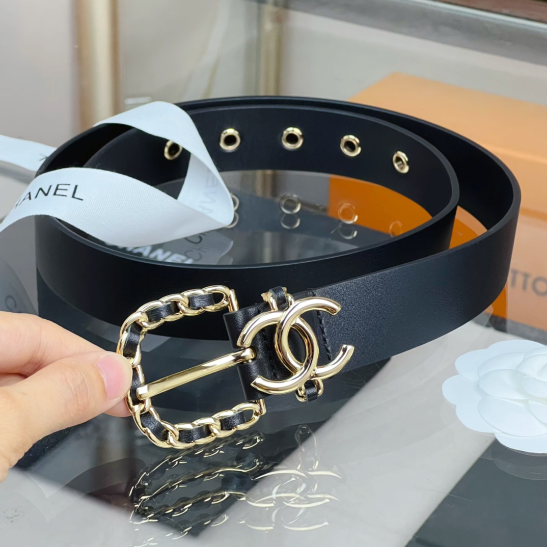 𝗖𝗛𝗔𝗡𝗘𝗟 Classic denim blue belt