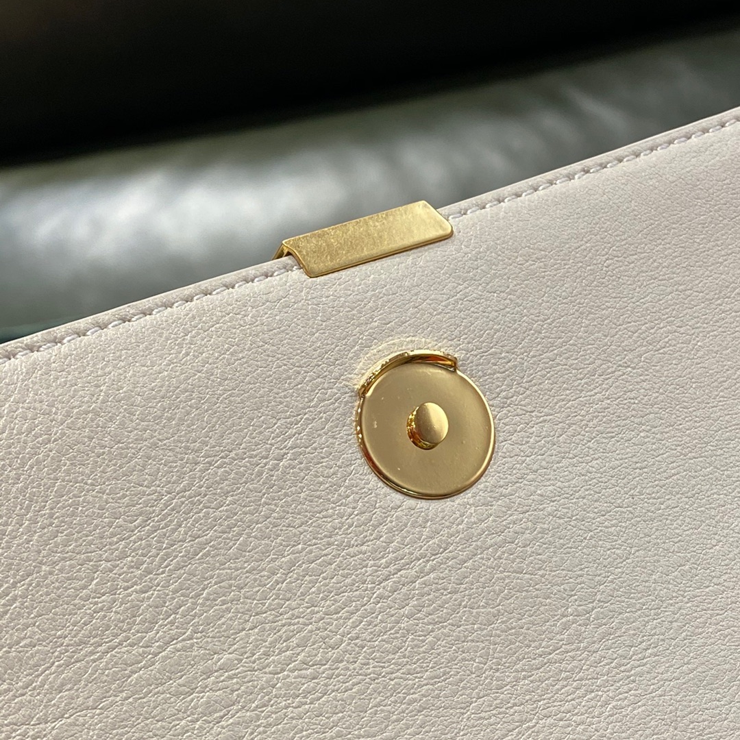 SAINT LAURENT 𝘽𝙀𝘾𝙆𝙔 𝟮𝟳𝙘𝙢 #579607 original leather.JD