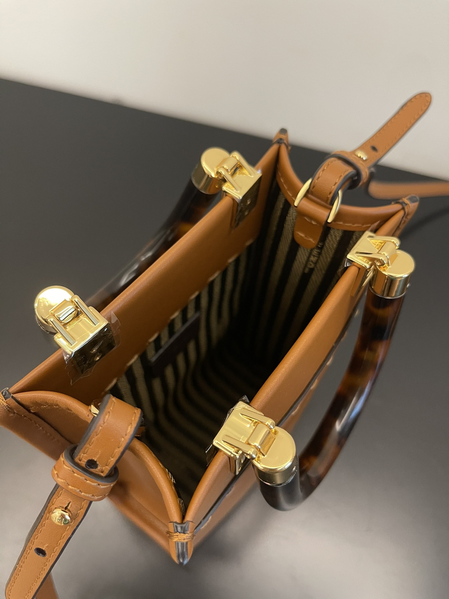 FENDI Logo embossed tortoiseshell portable crossbody cute