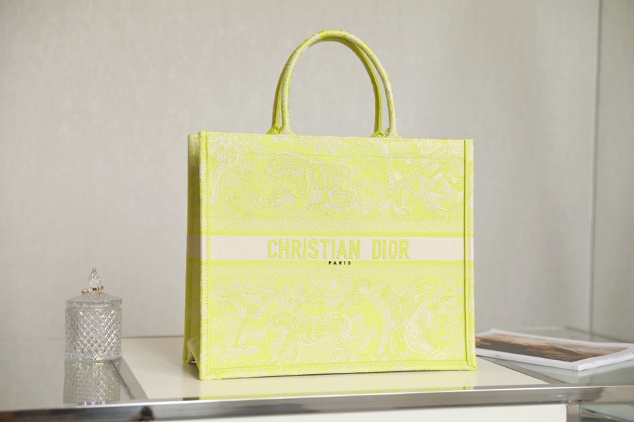 DIOR TOTE Fluorescent green embroidery