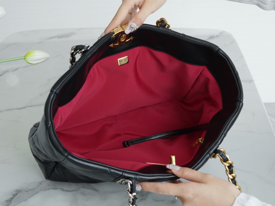 𝗖𝗛𝗔𝗡𝗘𝗟 𝟮𝟮𝗕 19 𝑩𝑨𝑮 𝑻𝒐𝒕𝒆 Italy 🇮🇹 level [box] lambskin 🐑 Genuine Leather Black Gold